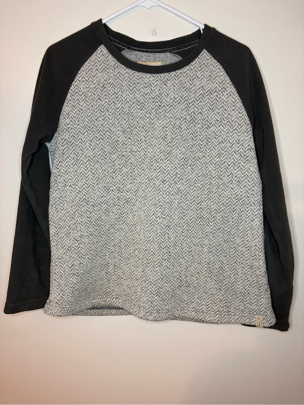 Old Ranch Women’s Textured Raglan Pullover Gray Black Fleece S